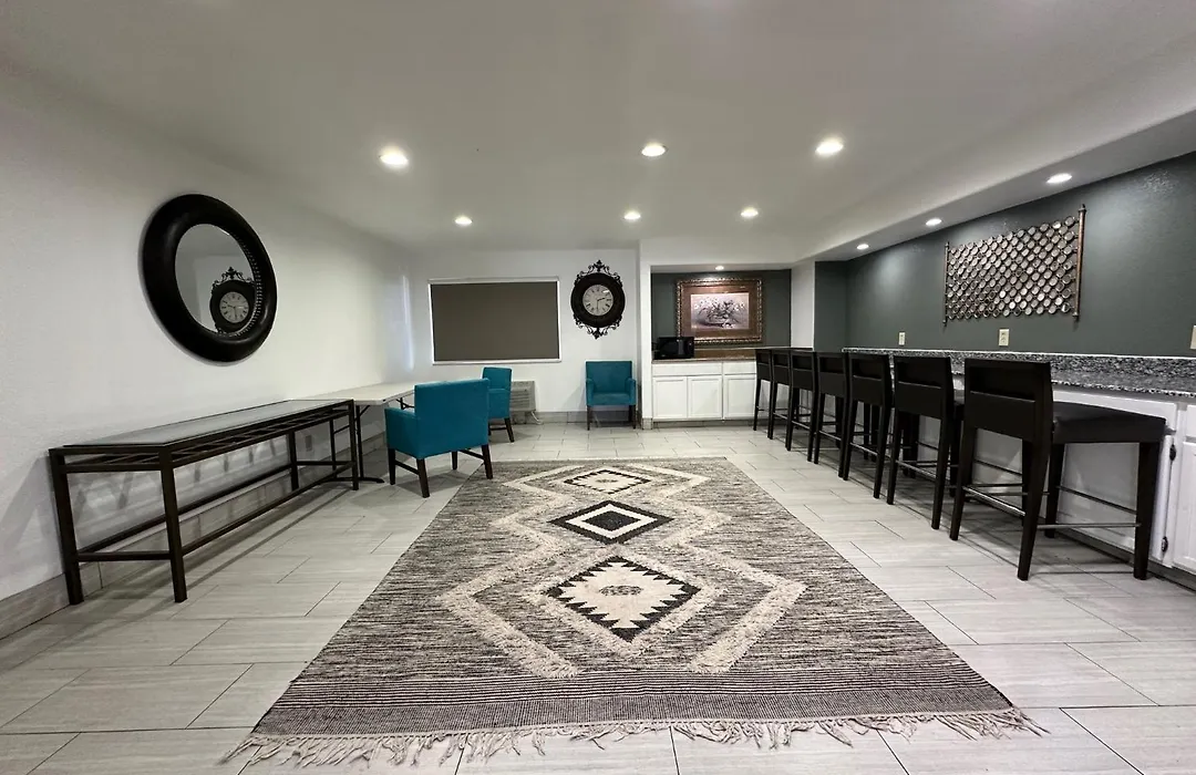 Desert Sands Inn & Suites-1