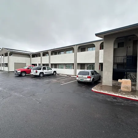 Desert Sands Inn & Suites-2